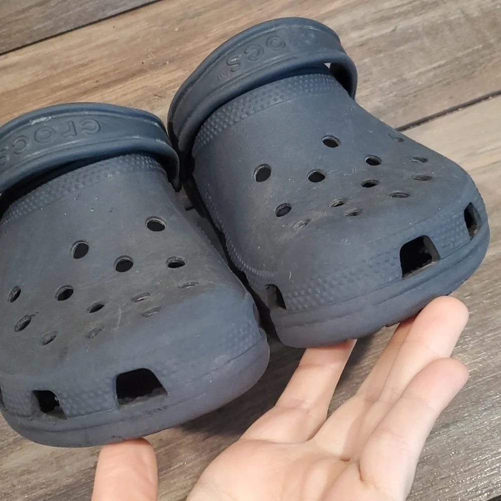 Crocs Sandals shoes clogs  sandals sz J2